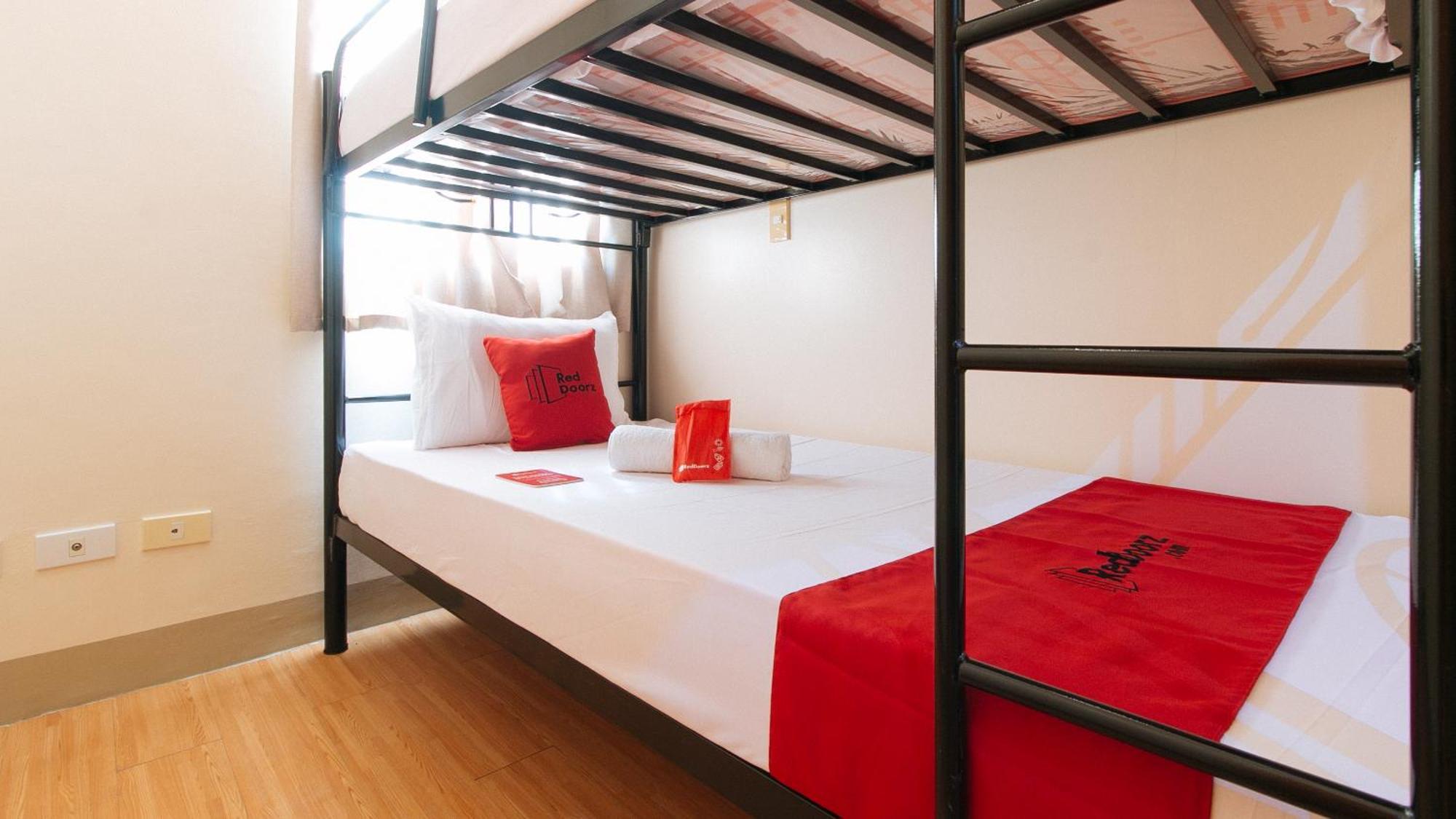 Reddoorz Plus At Alpina Heights Paranaque Paranaque City Exteriör bild