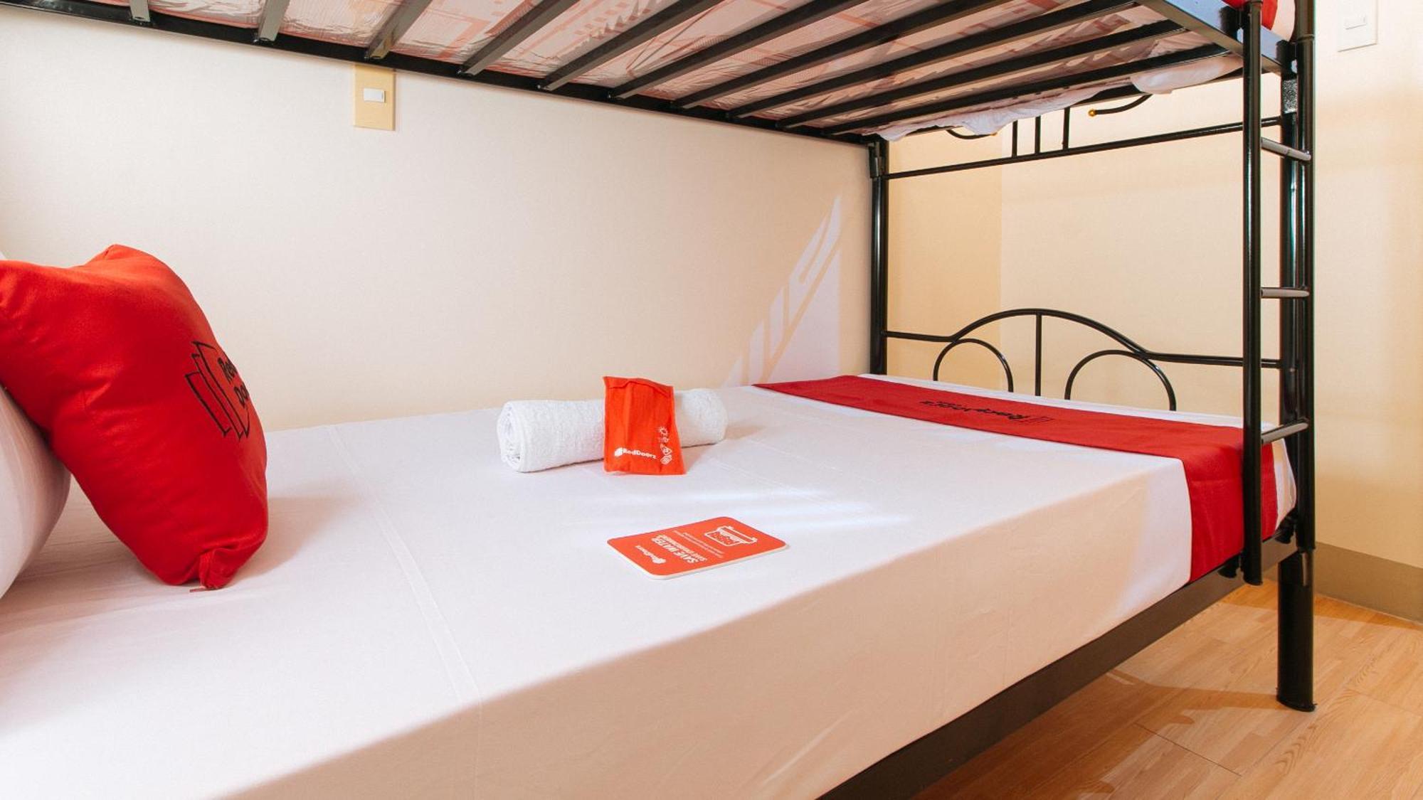 Reddoorz Plus At Alpina Heights Paranaque Paranaque City Exteriör bild