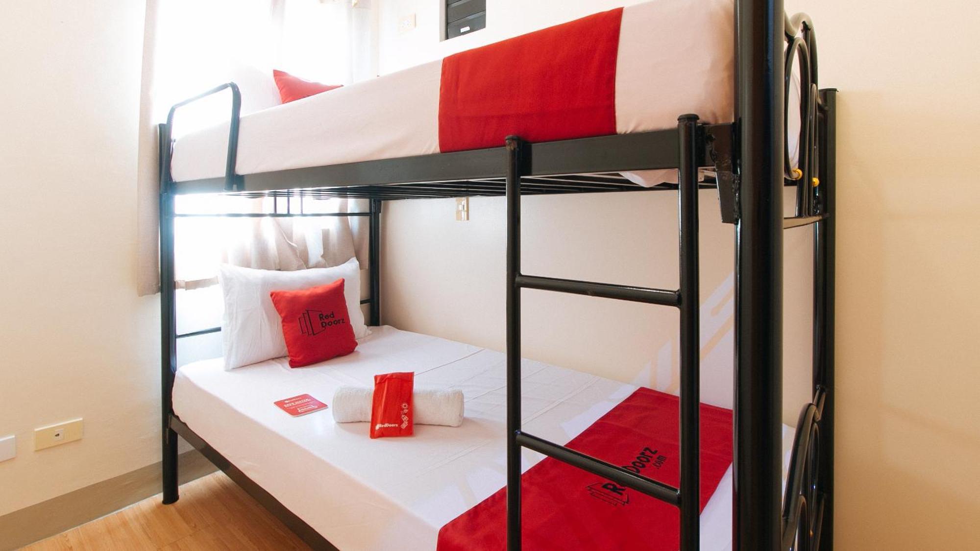 Reddoorz Plus At Alpina Heights Paranaque Paranaque City Exteriör bild