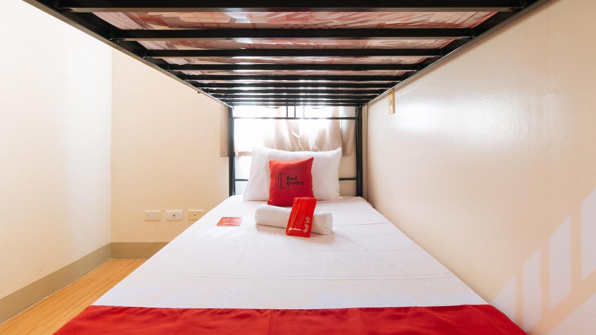 Reddoorz Plus At Alpina Heights Paranaque Paranaque City Exteriör bild