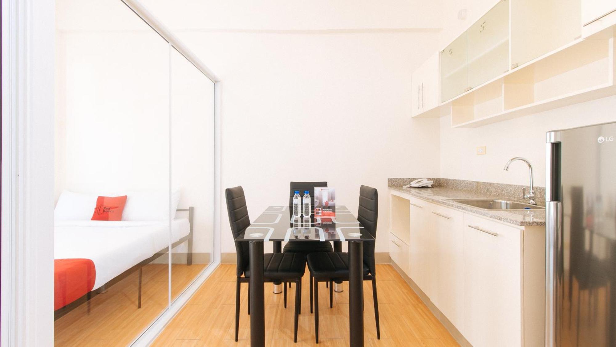 Reddoorz Plus At Alpina Heights Paranaque Paranaque City Exteriör bild